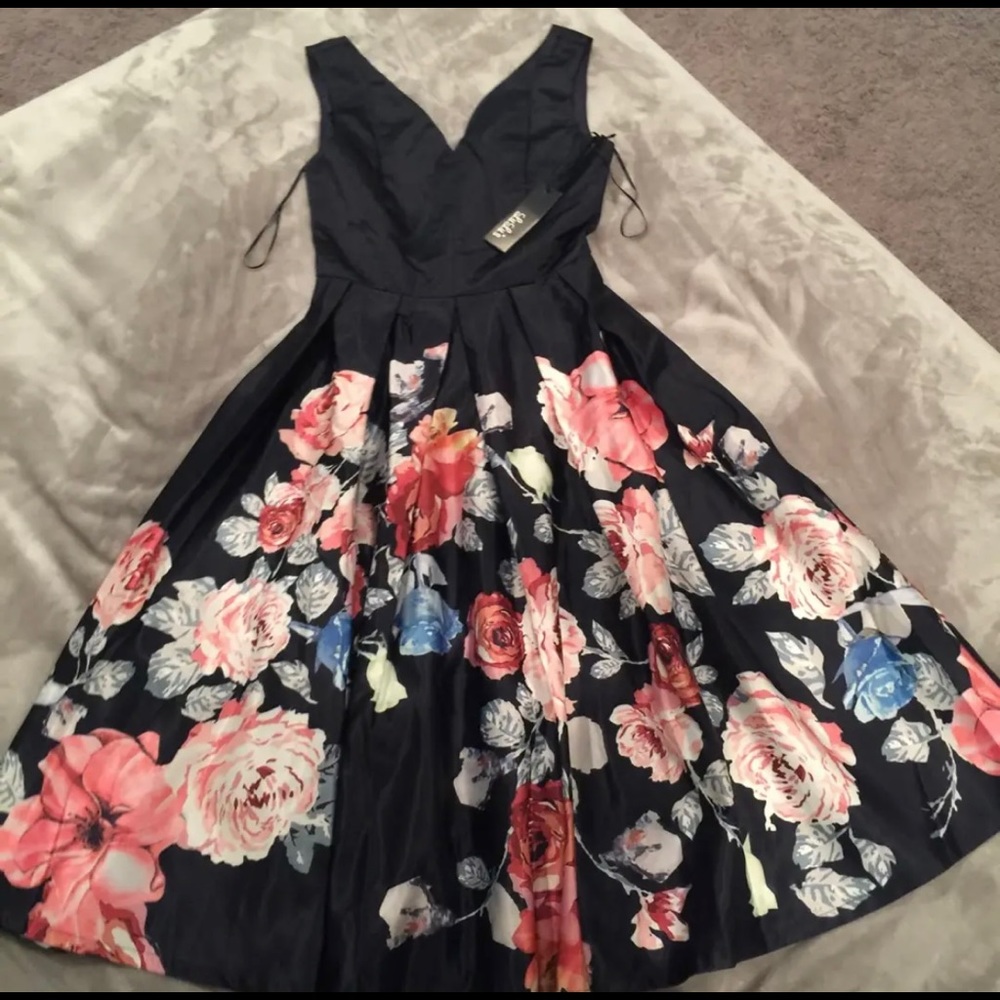 Beautiful NWT Lulu’s Dress XS
